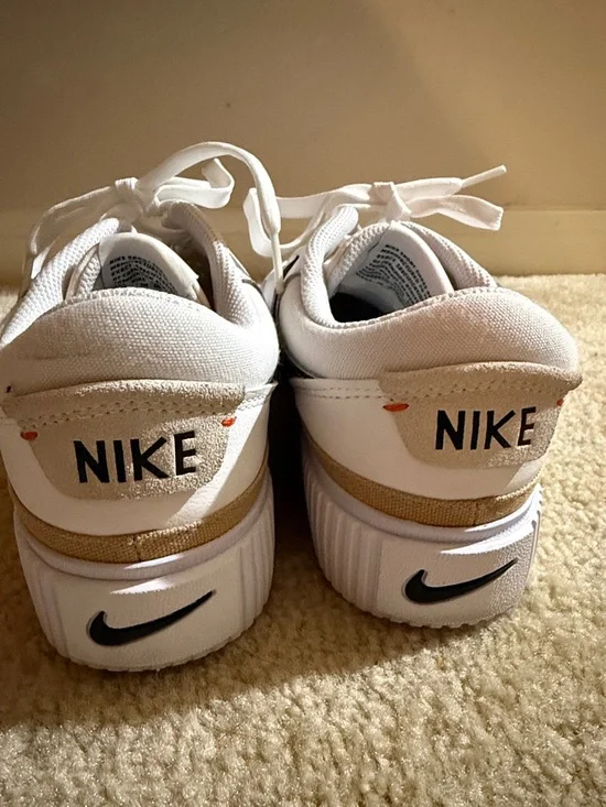 WOMEN'S NIKE COURT LEGACY LIFT PLATFORM SNEAKERS size 9 - Picture 9 of 16